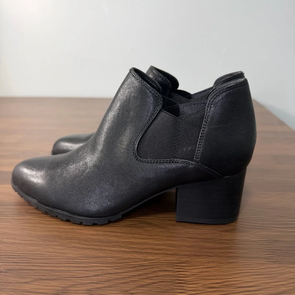 Vionic sleek black